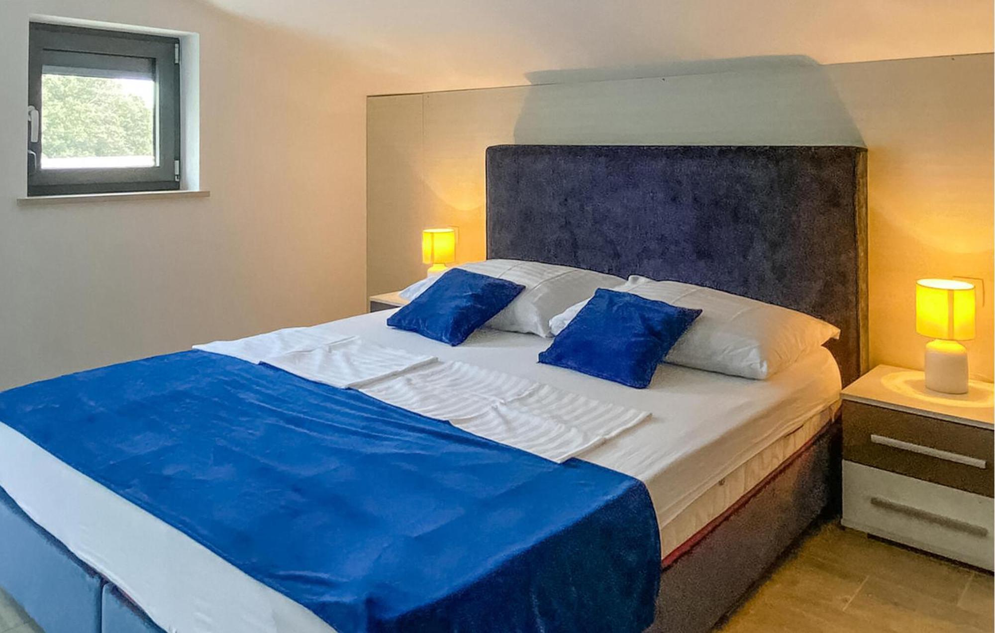 Stunning Apartment In Pjescana Uvala With Wifi Екстериор снимка