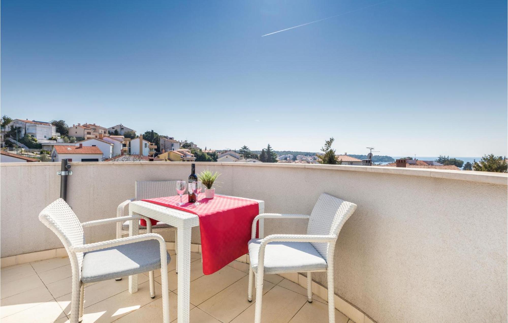 Stunning Apartment In Pjescana Uvala With Wifi Екстериор снимка