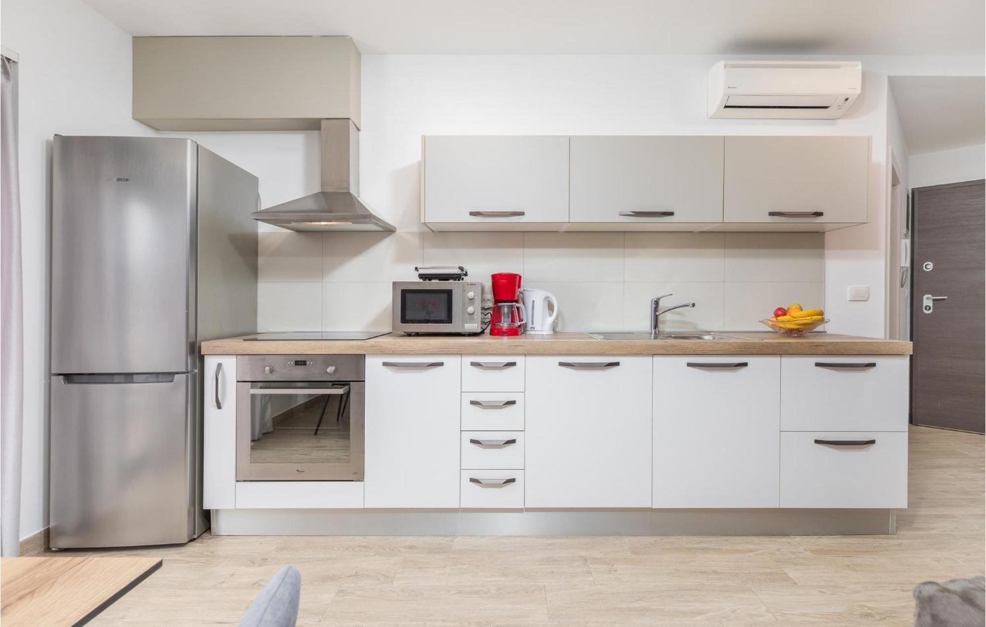 Stunning Apartment In Pjescana Uvala With Wifi Екстериор снимка