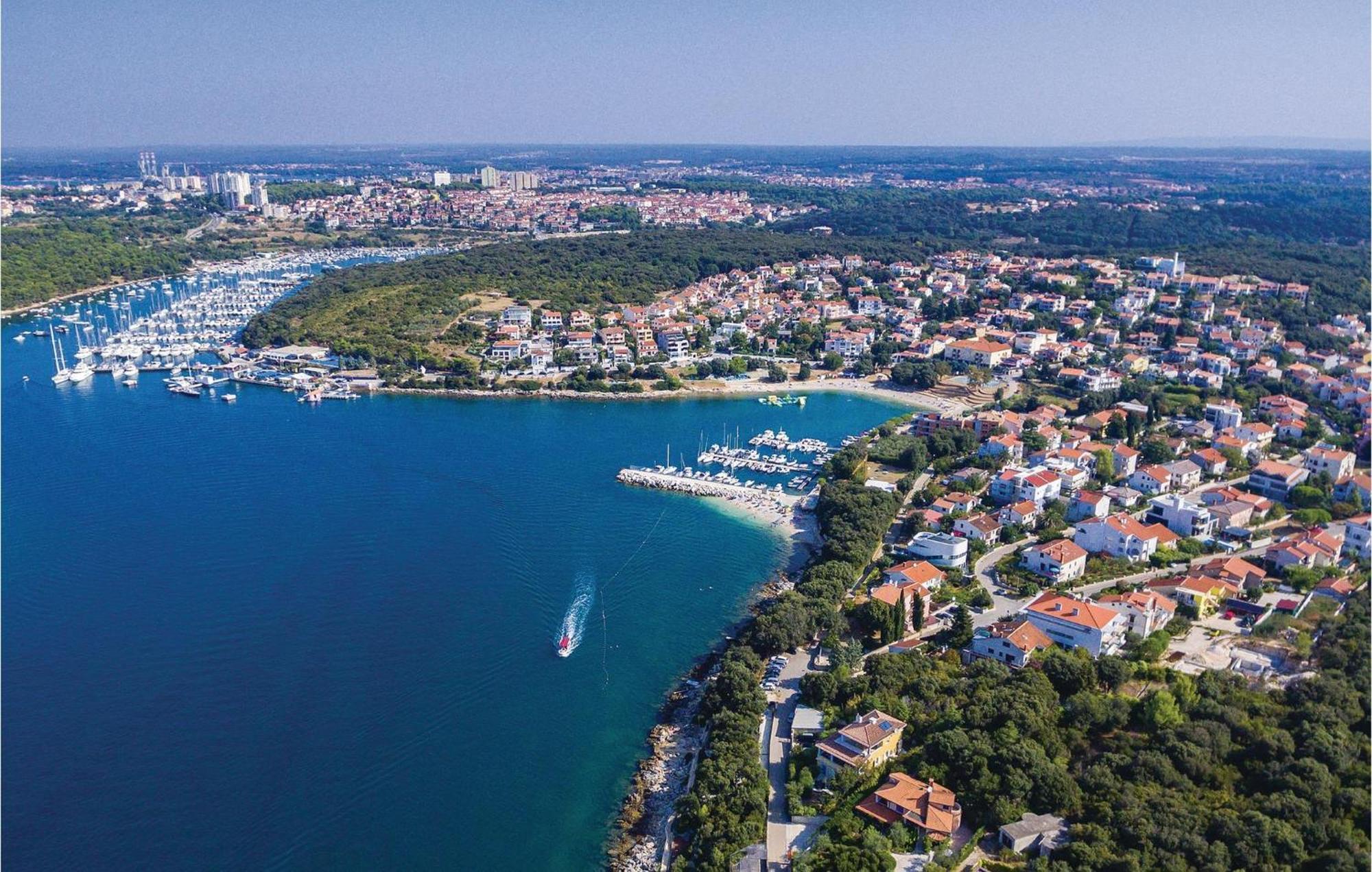 Stunning Apartment In Pjescana Uvala With Wifi Екстериор снимка